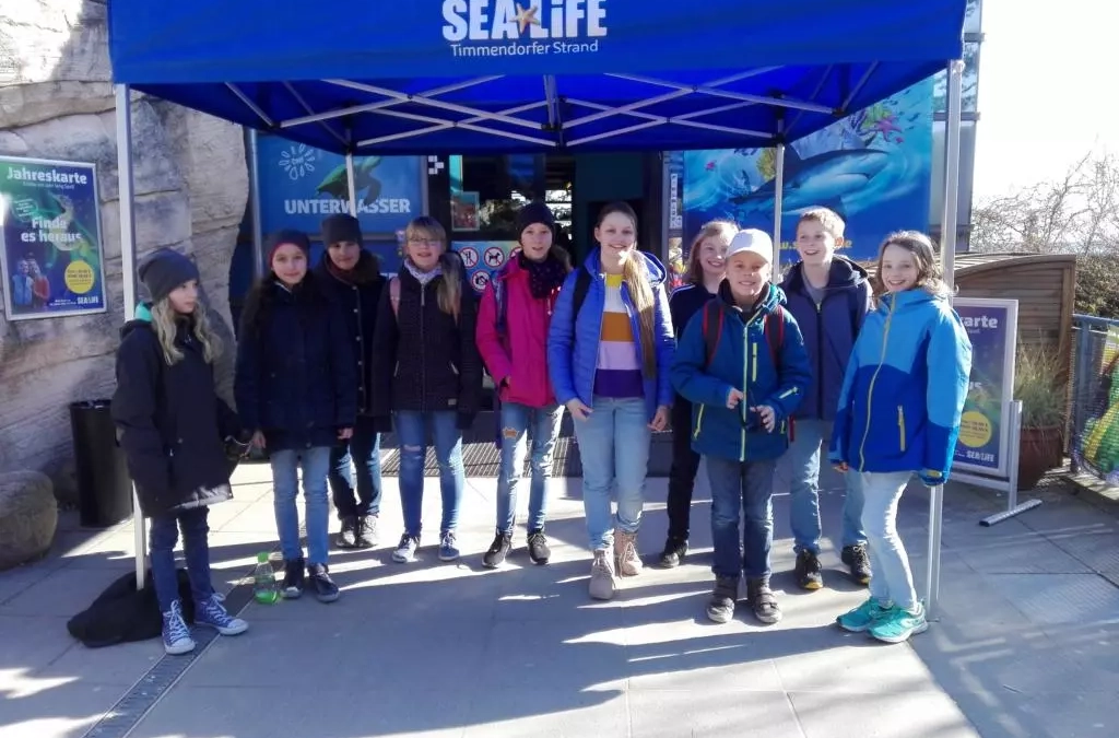 Mit TV und Star: Ausflug der Aquarien AG in das Sealife